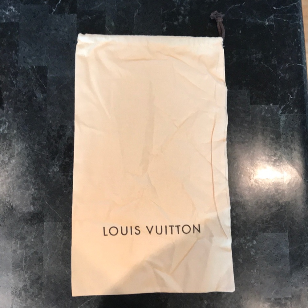 Louis Vuitton dust bag for shoes like new!